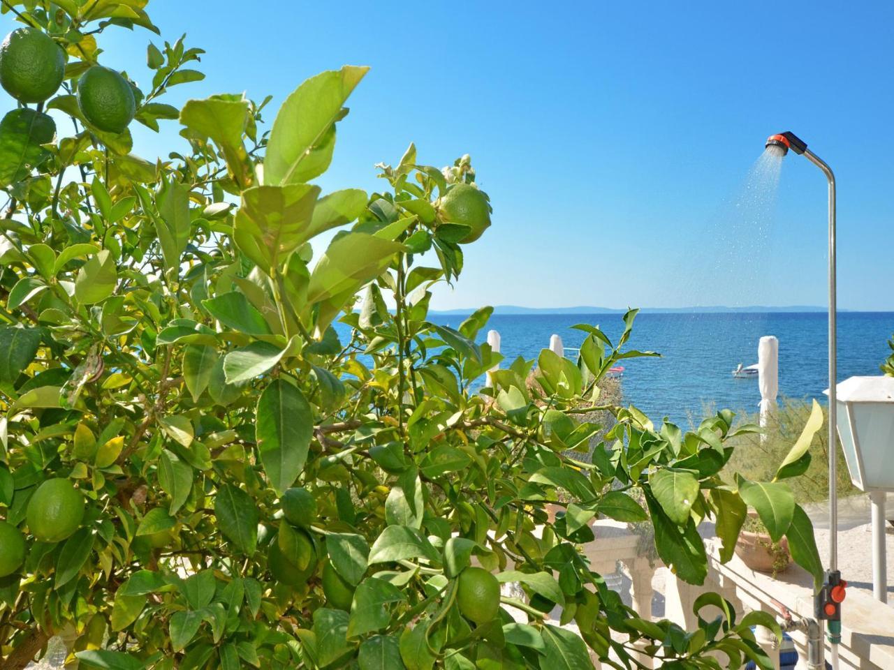 Apartments Nera Podstrana Luaran gambar