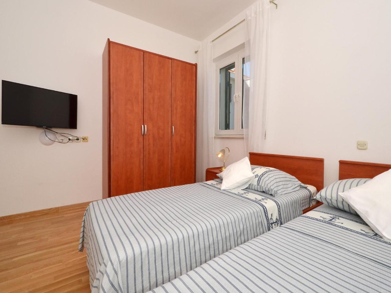 Apartments Nera Podstrana Luaran gambar
