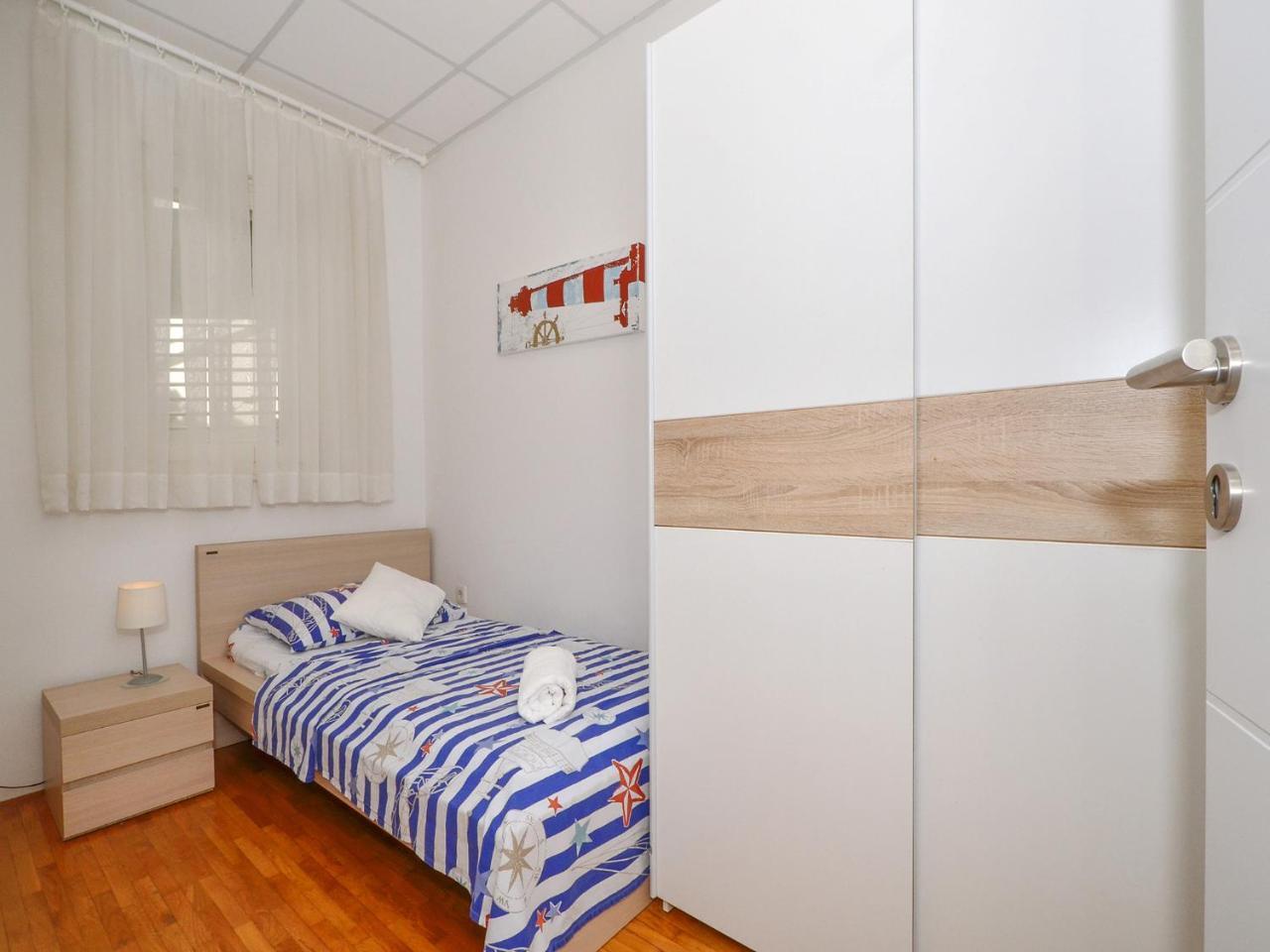 Apartments Nera Podstrana Luaran gambar