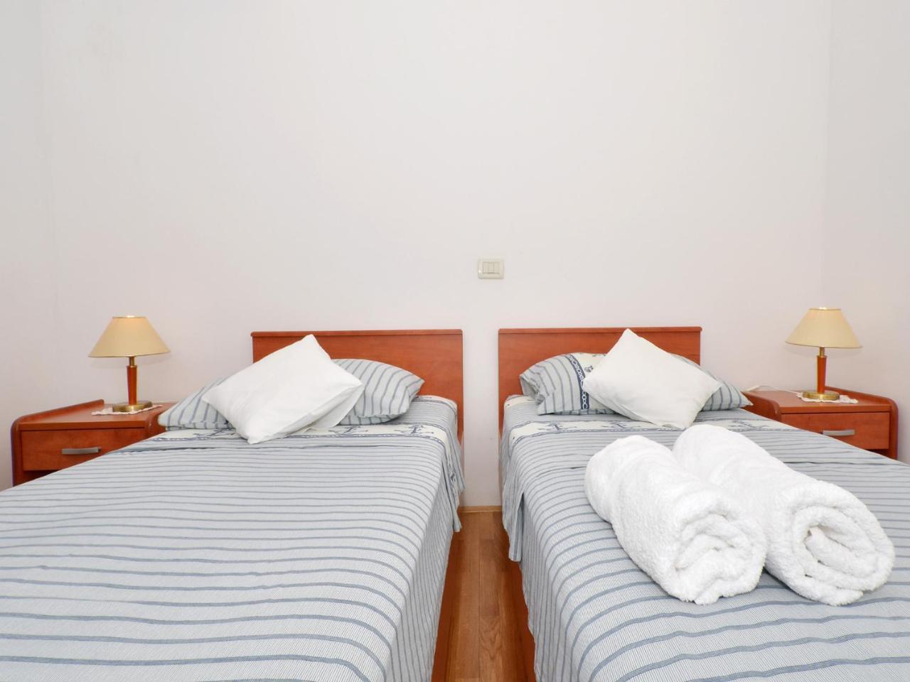 Apartments Nera Podstrana Luaran gambar