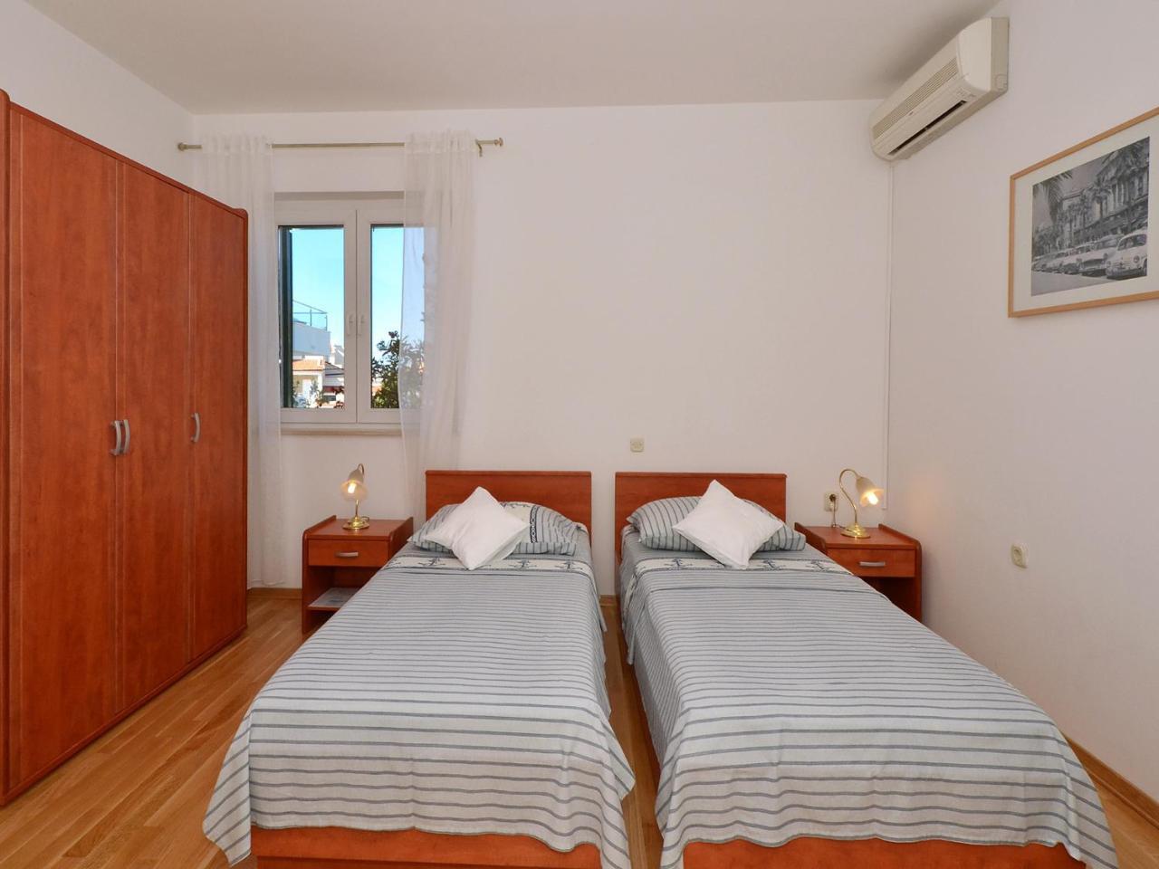 Apartments Nera Podstrana Luaran gambar