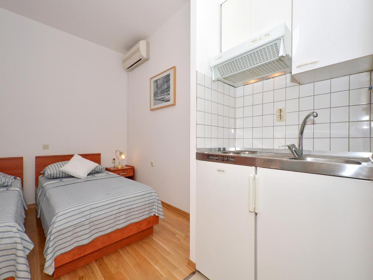 Apartments Nera Podstrana Luaran gambar