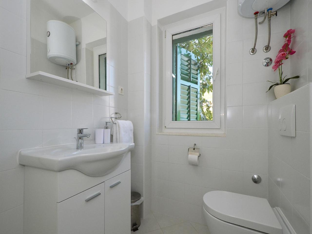 Apartments Nera Podstrana Luaran gambar