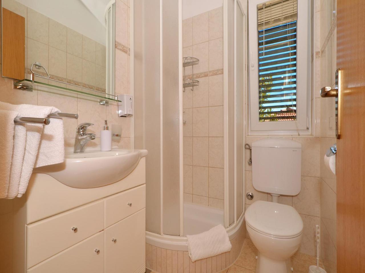 Apartments Nera Podstrana Luaran gambar
