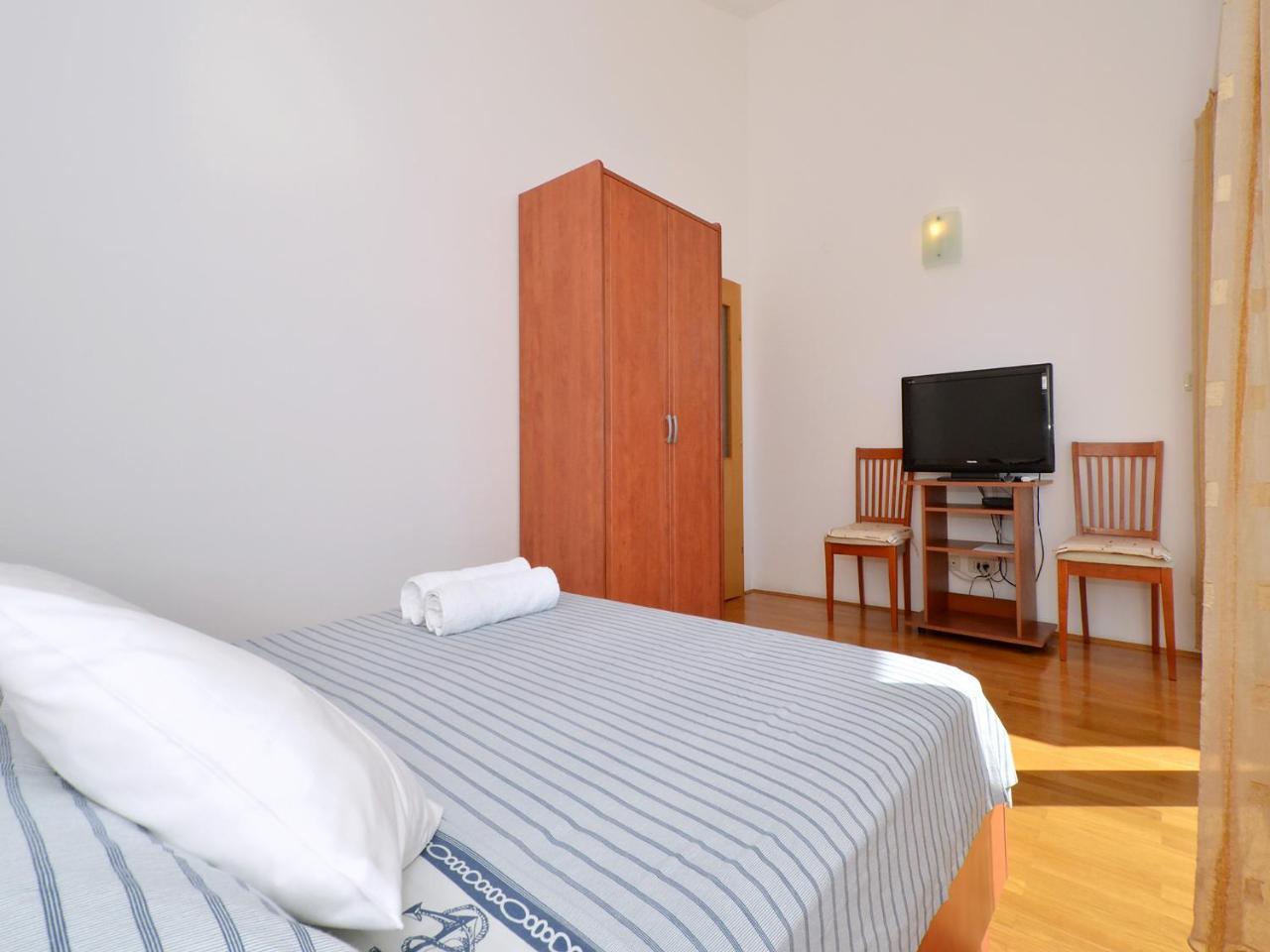 Apartments Nera Podstrana Luaran gambar