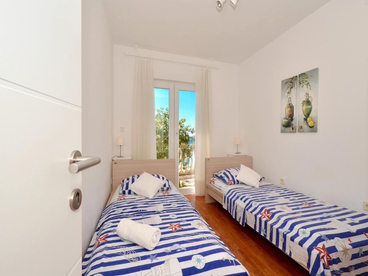 Apartments Nera Podstrana Luaran gambar