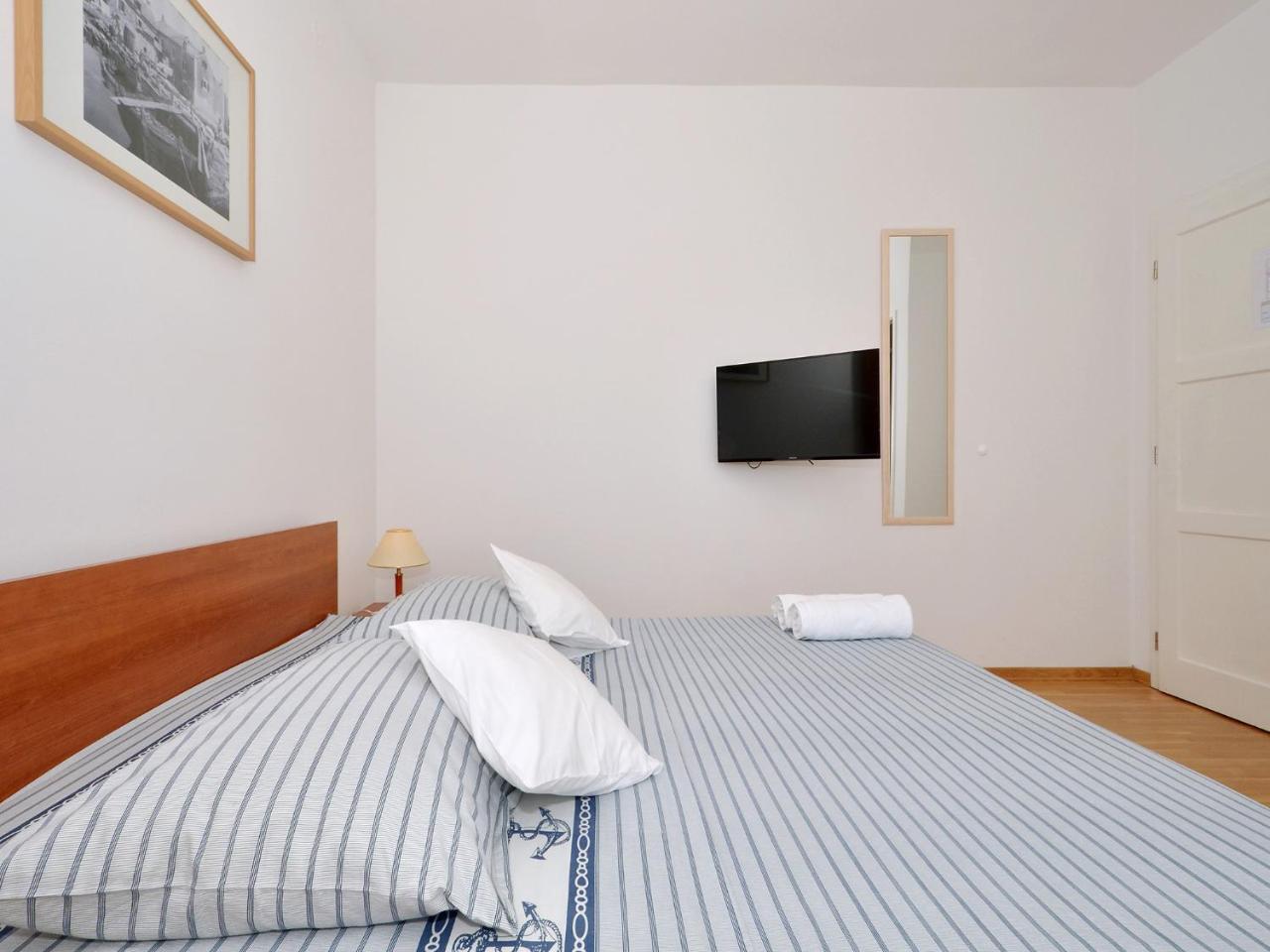 Apartments Nera Podstrana Luaran gambar