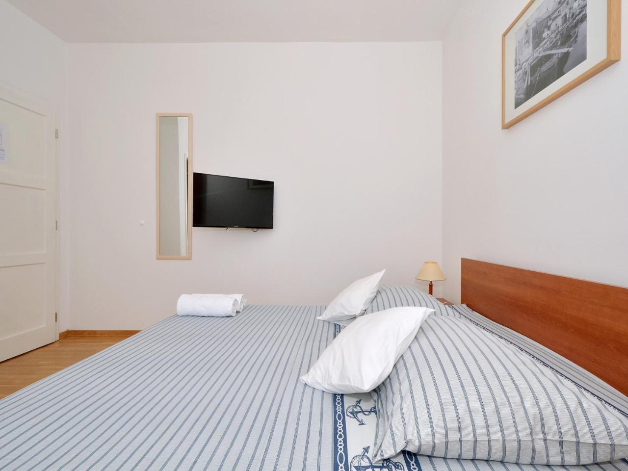 Apartments Nera Podstrana Luaran gambar