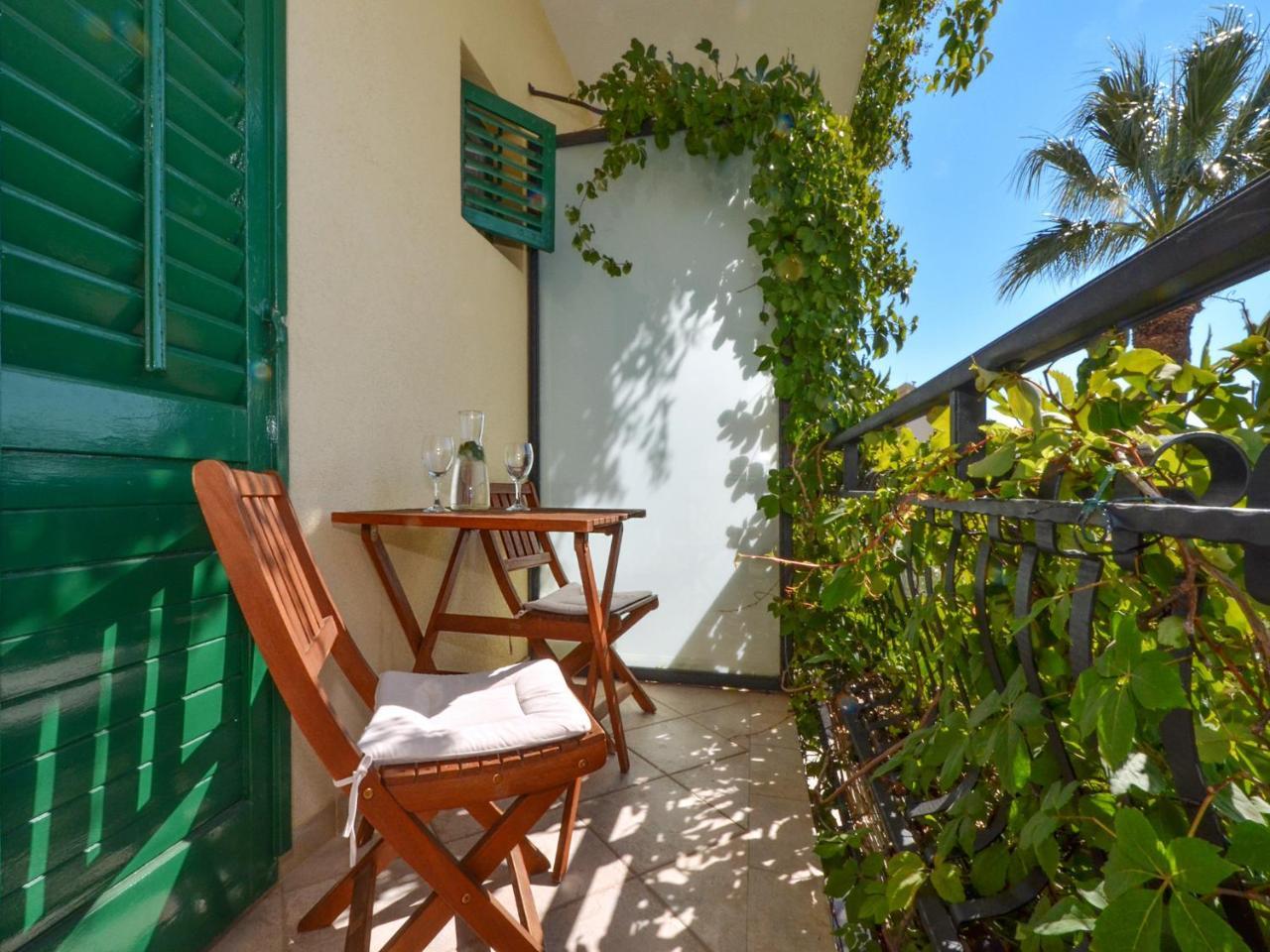 Apartments Nera Podstrana Luaran gambar