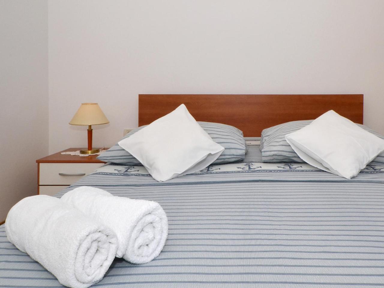 Apartments Nera Podstrana Luaran gambar